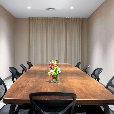 Wyndham Westfield Hotel Ngoại thất bức ảnh