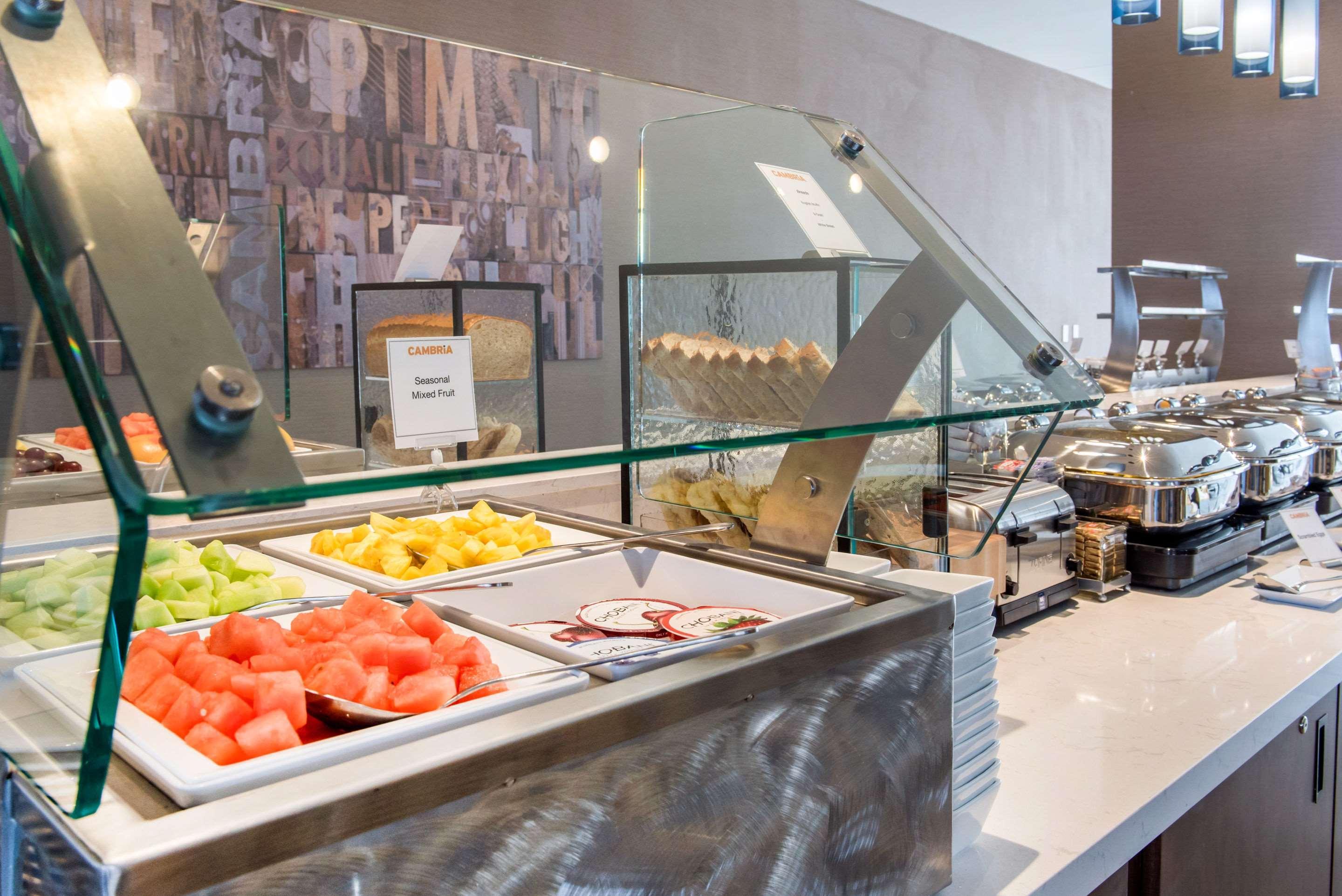Wyndham Westfield Hotel Ngoại thất bức ảnh