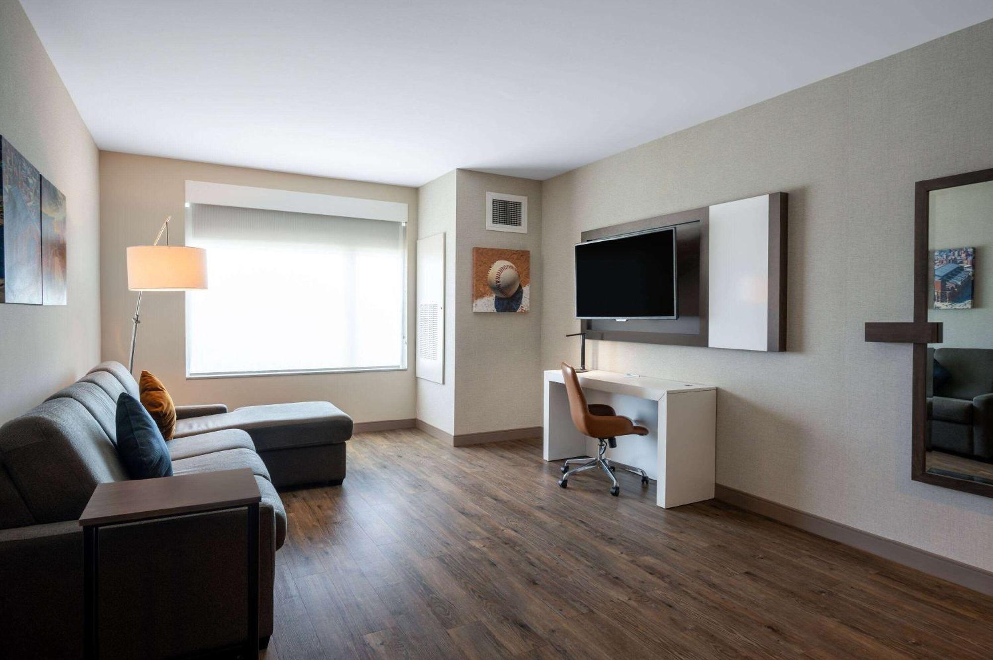 Wyndham Westfield Hotel Ngoại thất bức ảnh