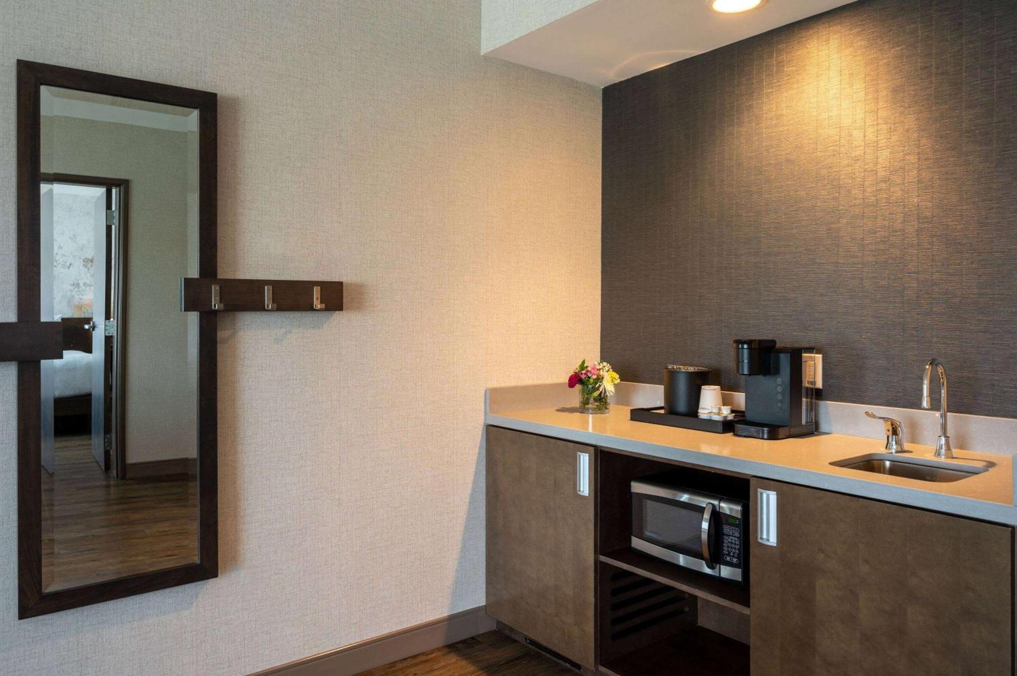 Wyndham Westfield Hotel Ngoại thất bức ảnh